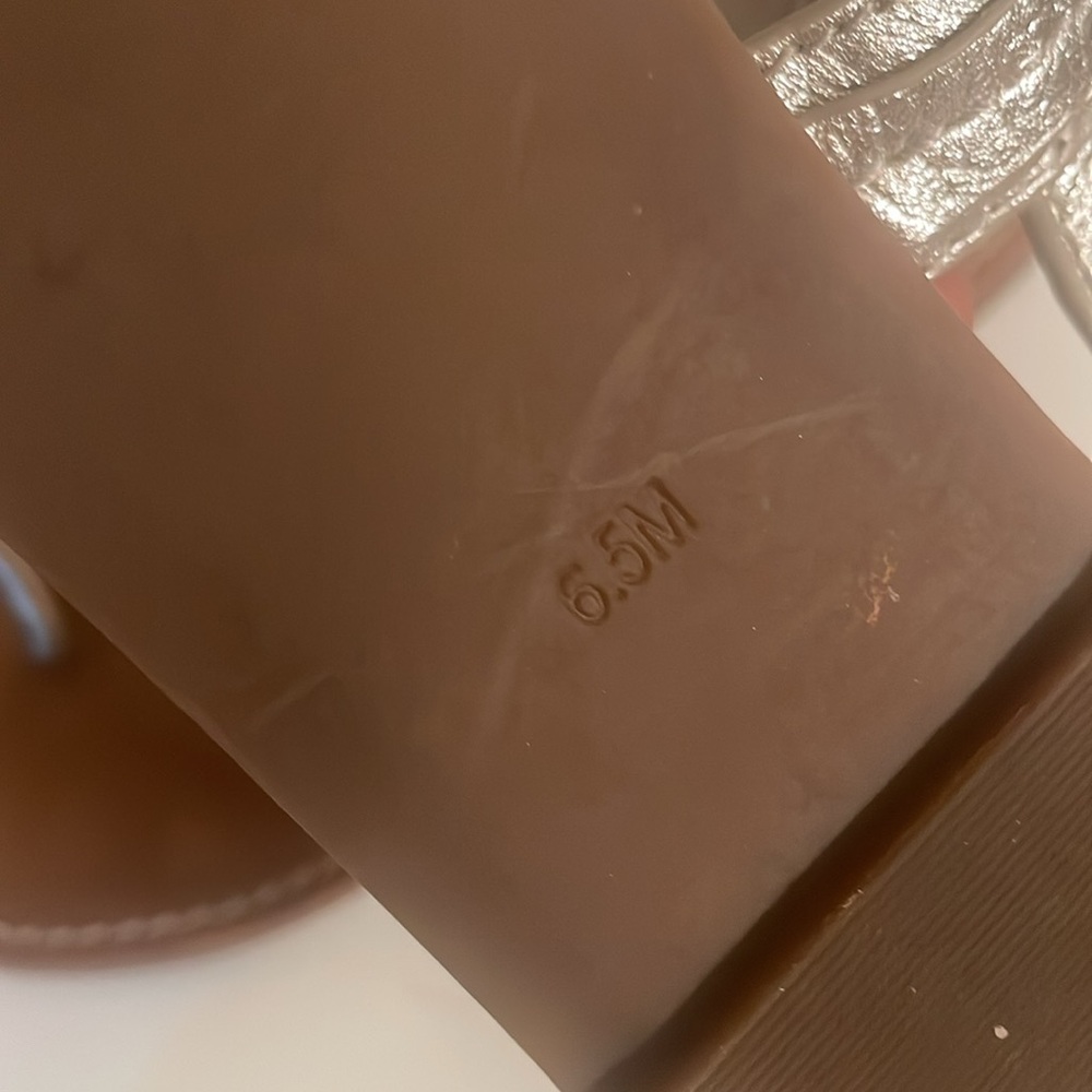 Tory Burch Silver Metallic Thong Sandal size 6.5 - Picture 4 of 6